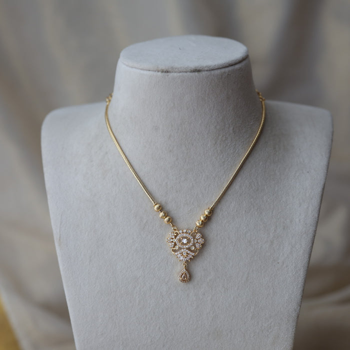 Heritage gold plated ruby white stone short necklace H133