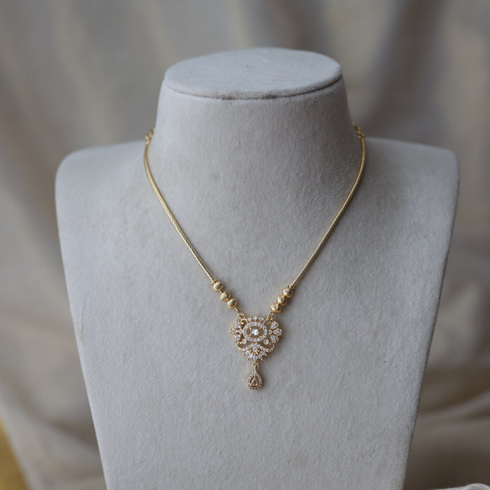 Heritage gold plated ruby white stone short necklace H133