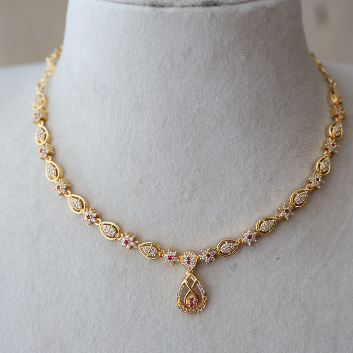 Heritage gold plated ruby white stone short necklace H17393