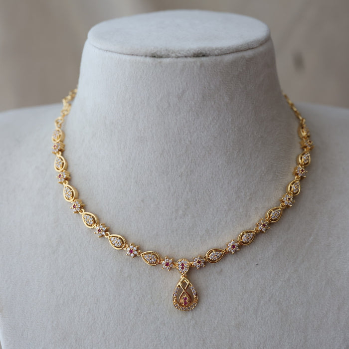 Heritage gold plated ruby white stone short necklace H17393