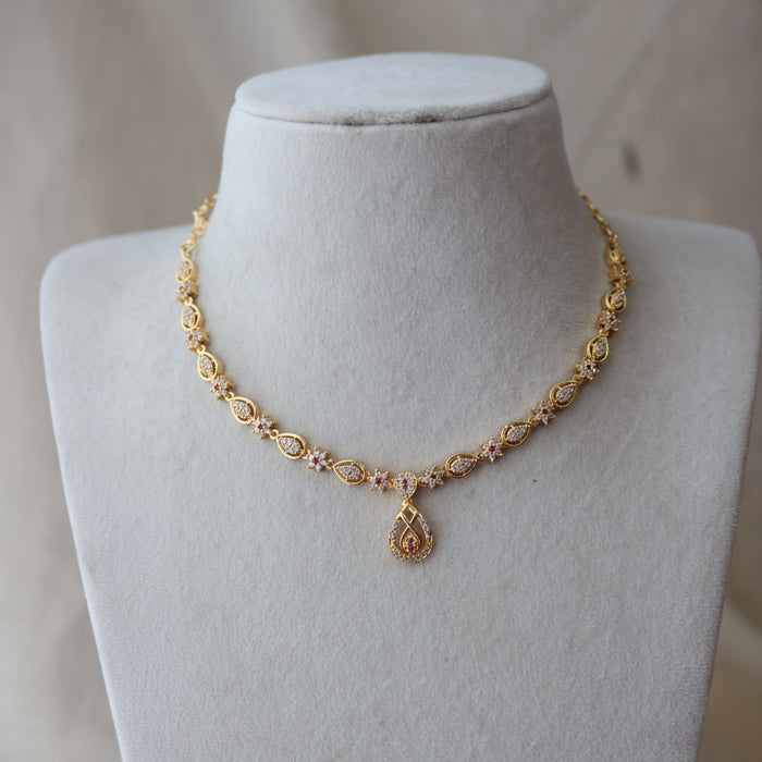 Heritage gold plated ruby white stone short necklace H17393