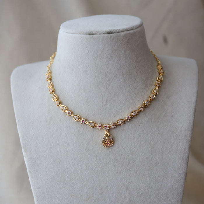 Heritage gold plated ruby white stone short necklace H17393