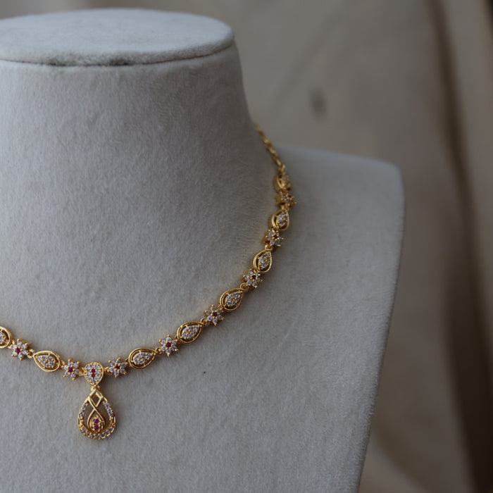 Heritage gold plated ruby white stone short necklace H17393