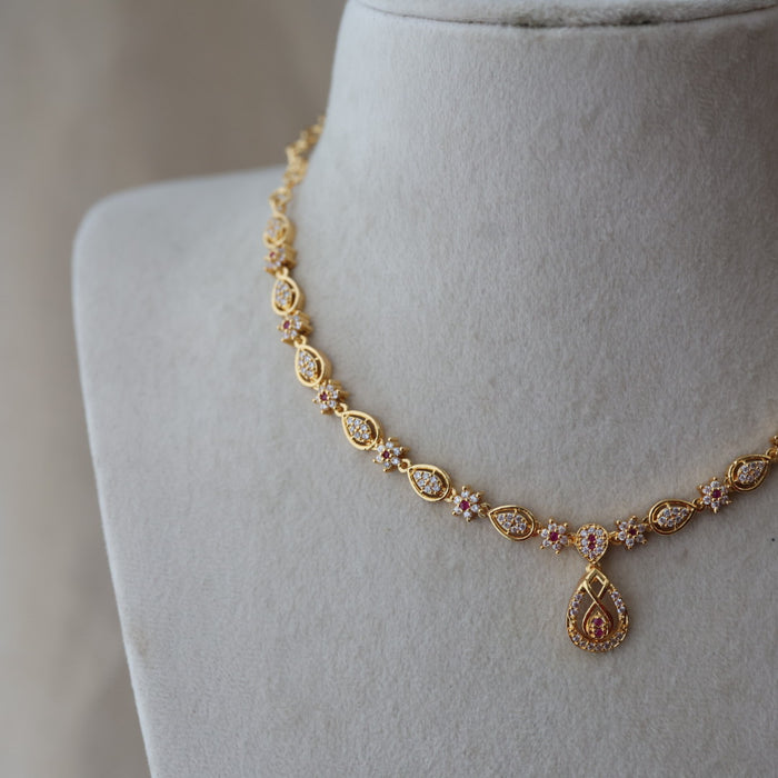 Heritage gold plated ruby white stone short necklace H17393