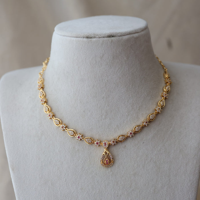 Heritage gold plated ruby white stone short necklace H17393
