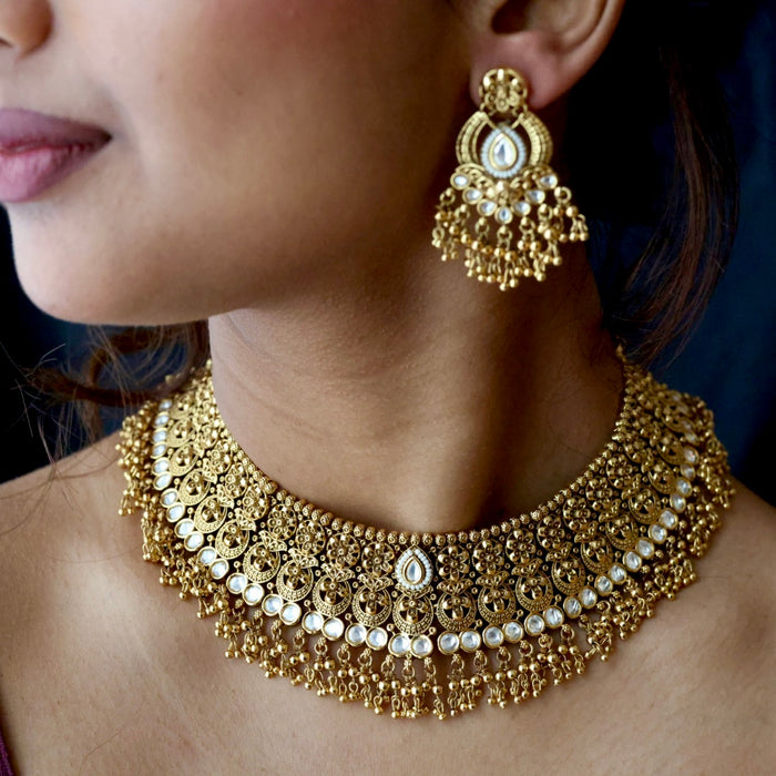 Antique gold choker necklace with earrings and tikka G3111