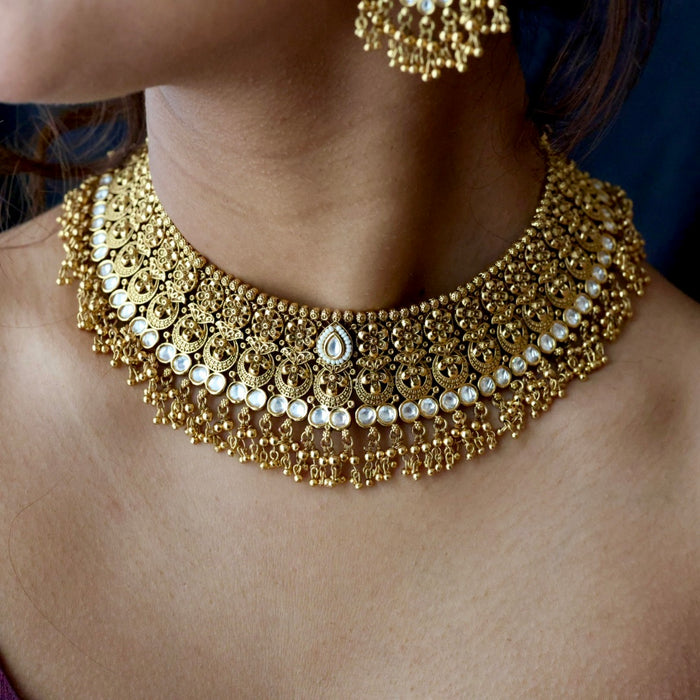 Antique gold choker necklace with earrings and tikka G3111