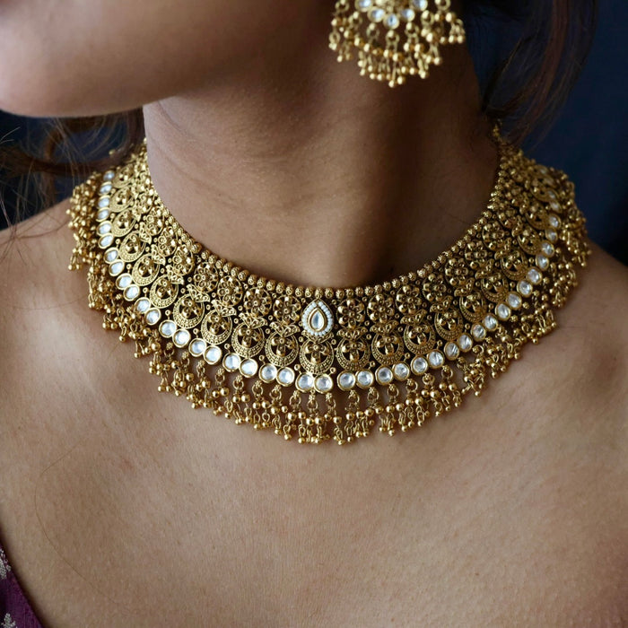 Antique gold choker necklace with earrings and tikka G3111