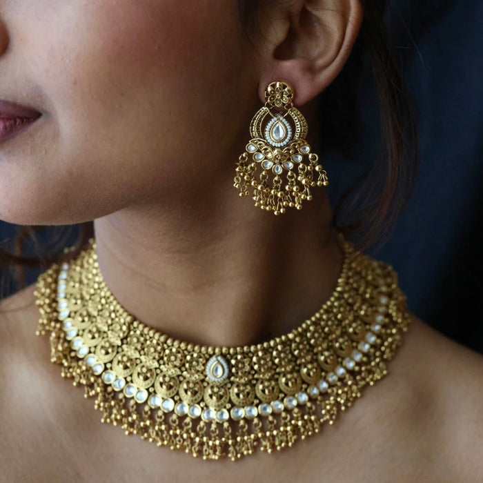 Antique gold choker necklace with earrings and tikka G3111