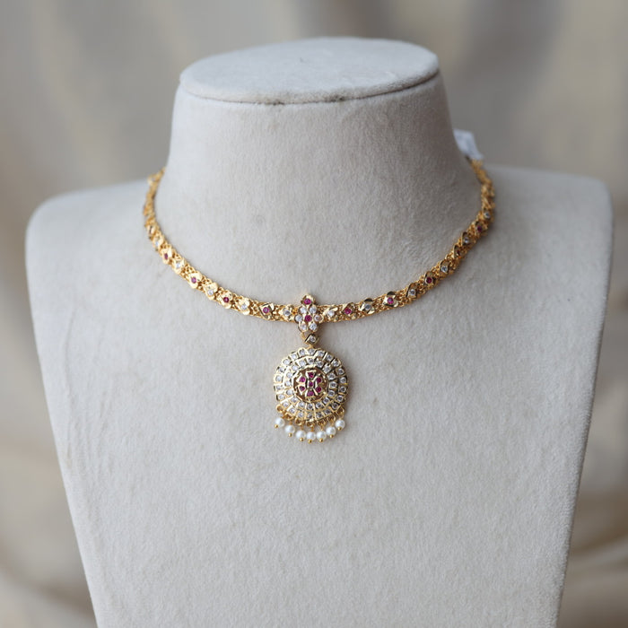 Heritage gold plated ruby white stone short necklace H278