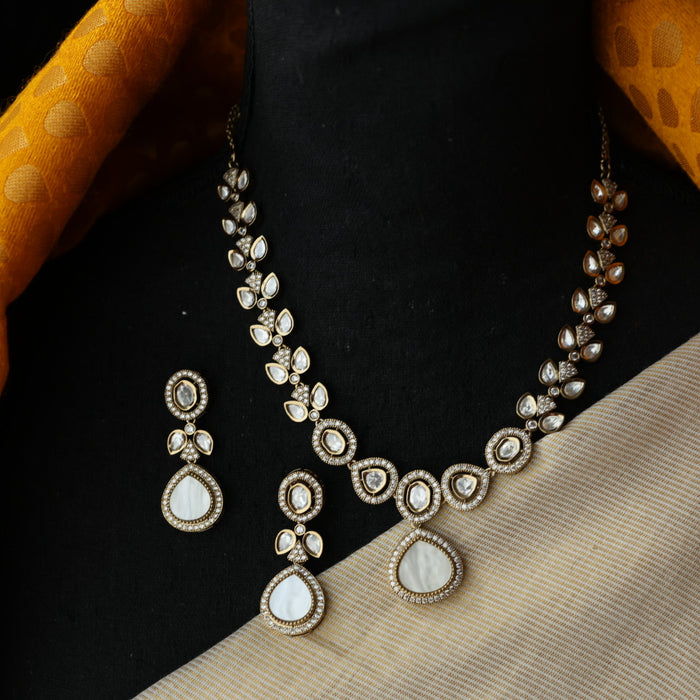 Trendy white stone necklace and earrings TW435