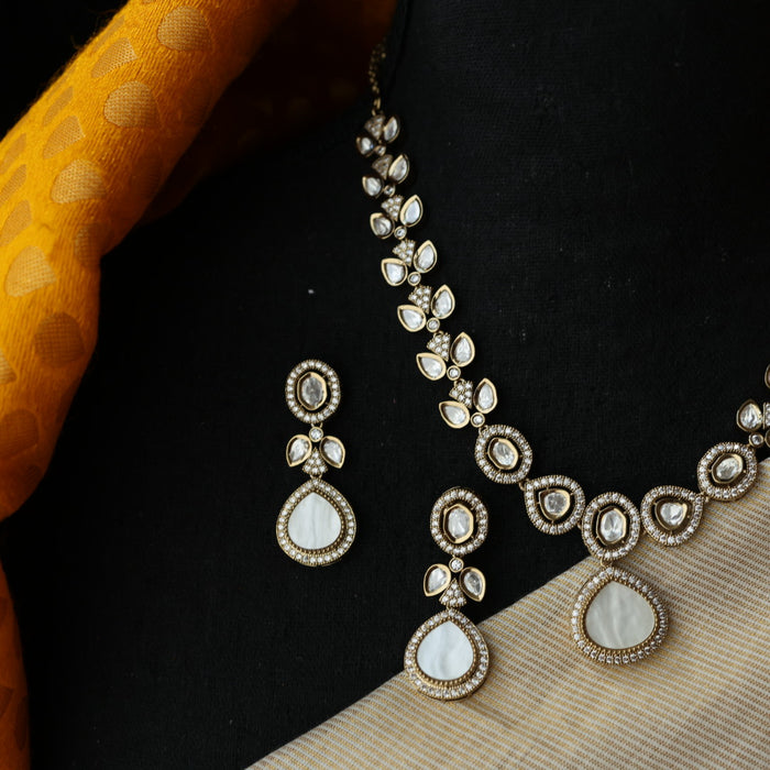 Trendy white stone necklace and earrings TW435