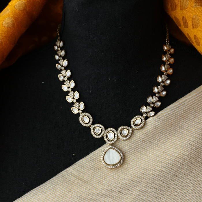 Trendy white stone necklace and earrings TW435