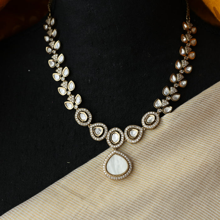 Trendy white stone necklace and earrings TW435