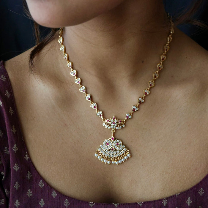 Heritage gold plated ruby white stone short necklace H1192