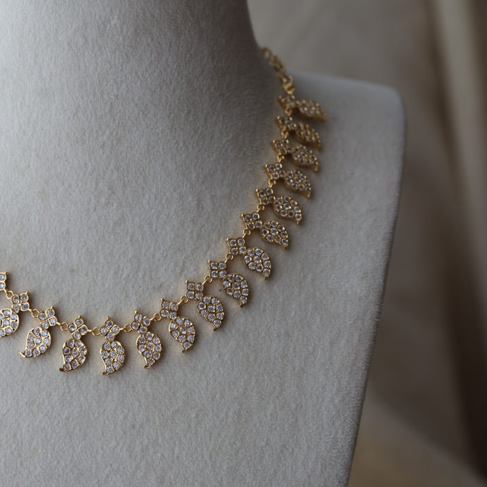 Heritage gold plated white stone mango design short necklace H754