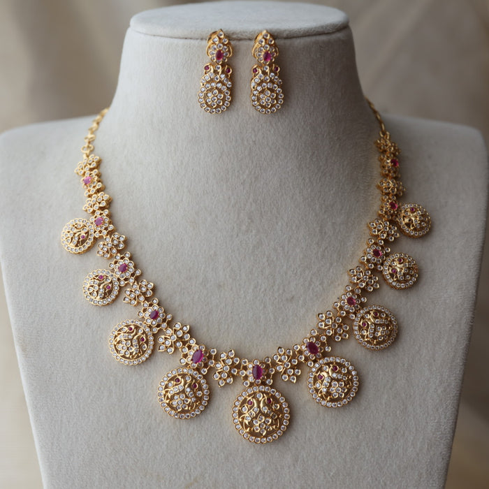 Heritage gold plated white stone coin design short necklace H3344
