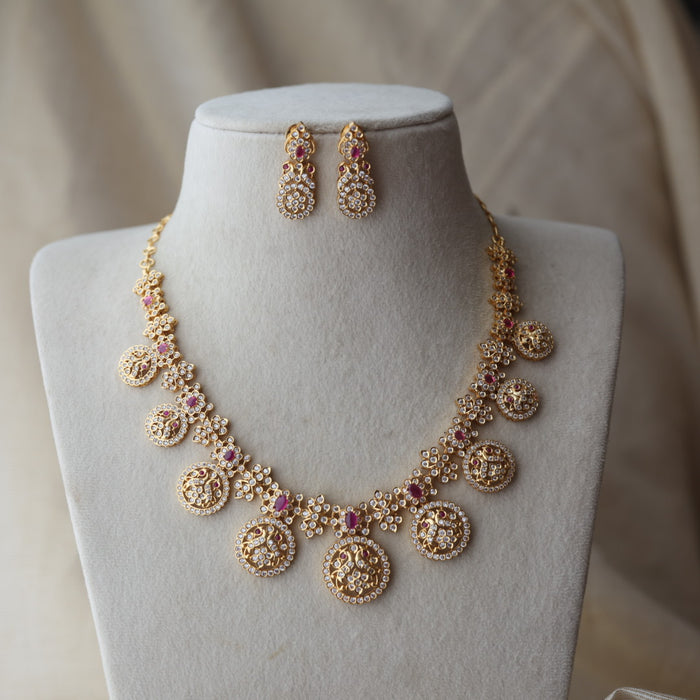 Heritage gold plated white stone coin design short necklace H3344