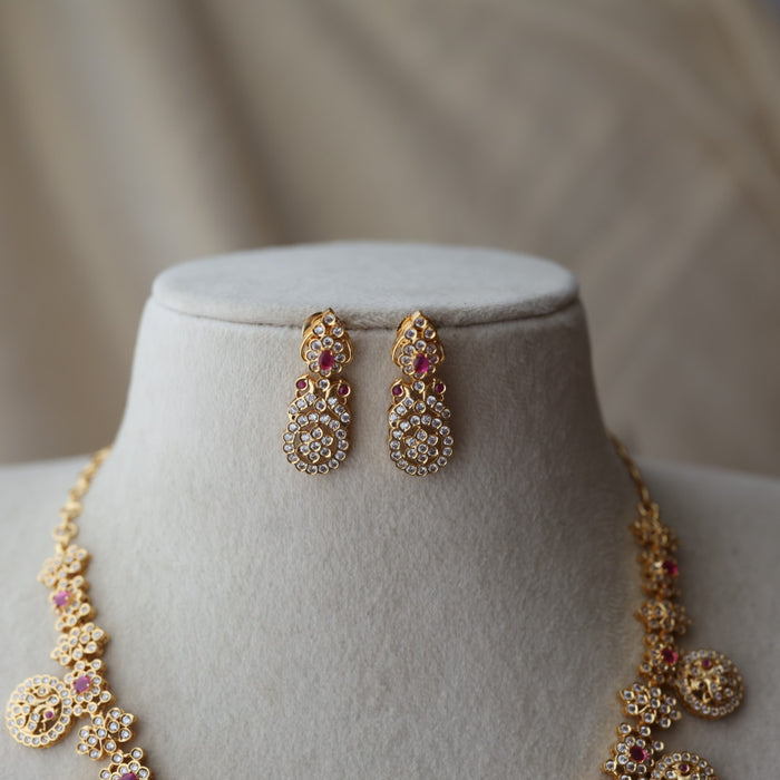 Heritage gold plated white stone coin design short necklace H3344