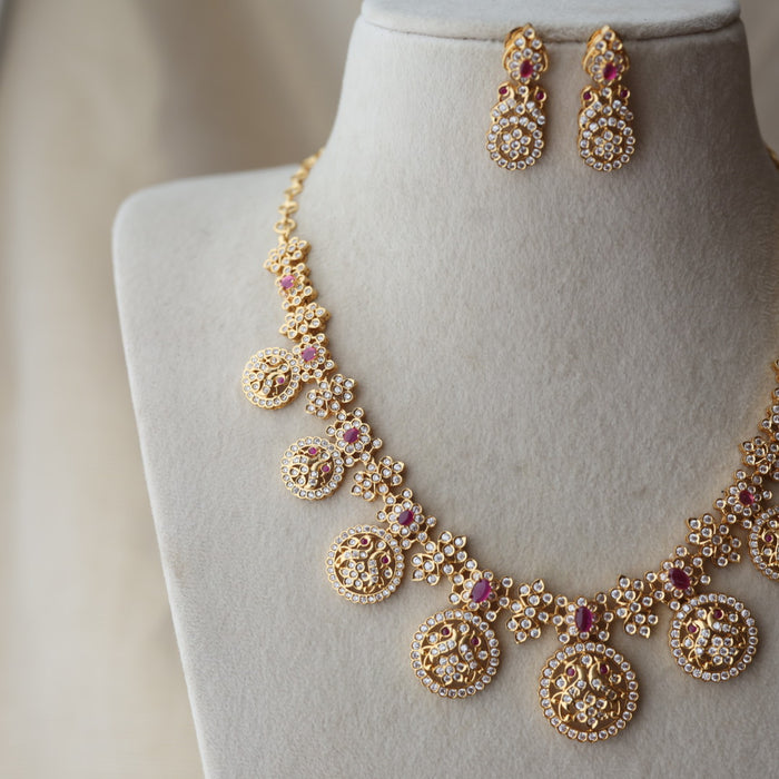 Heritage gold plated white stone coin design short necklace H3344