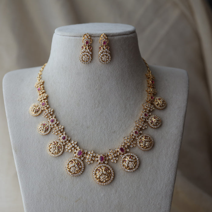 Heritage gold plated white stone coin design short necklace H3344