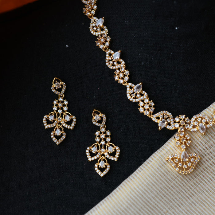 Heritage gold plated white stone short necklace H5801