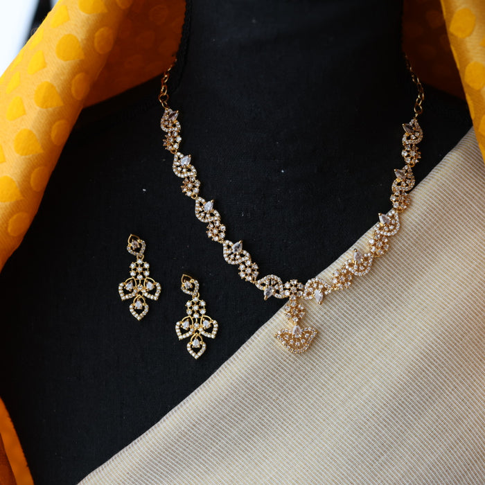 Heritage gold plated white stone short necklace H5801