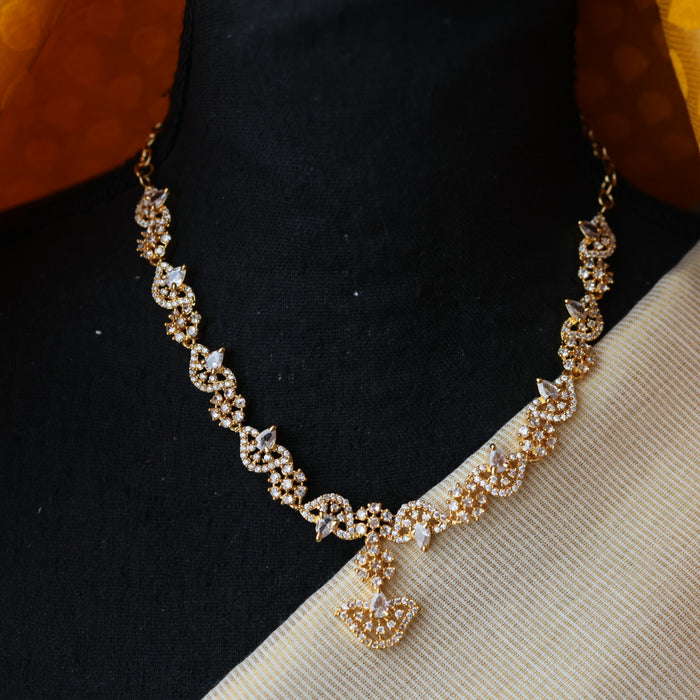 Heritage gold plated white stone short necklace H5801