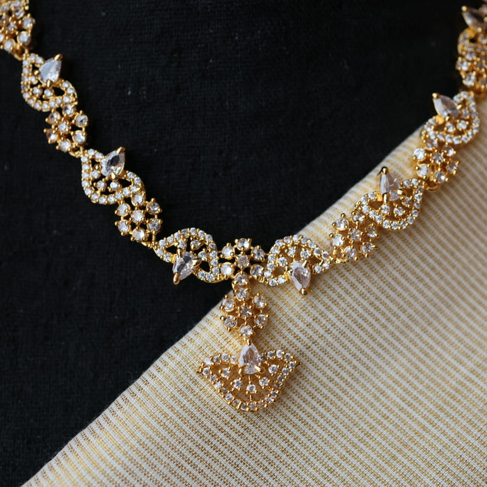Heritage gold plated white stone short necklace H5801