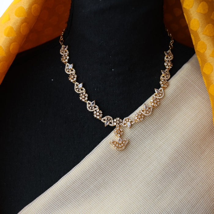Heritage gold plated white stone short necklace H5801