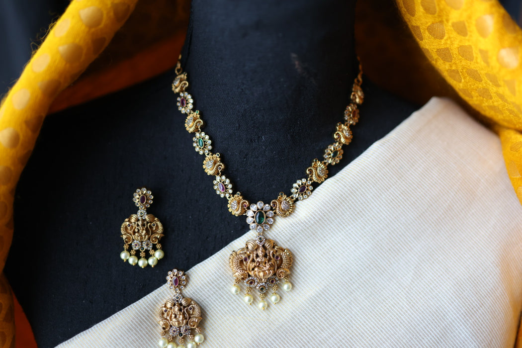 Antique short necklace with earrings S1B10027