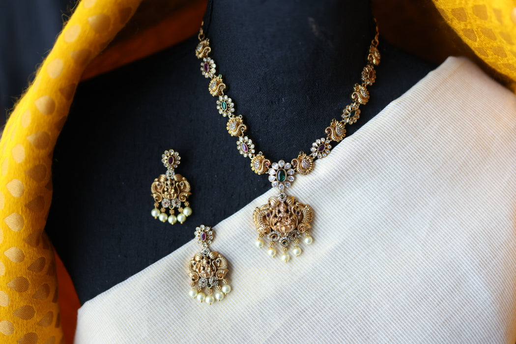Antique gold short necklace with earrings S1B144