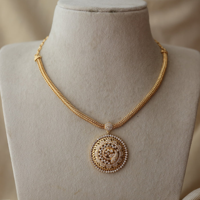 Heritage gold plated white stone short necklace H8292