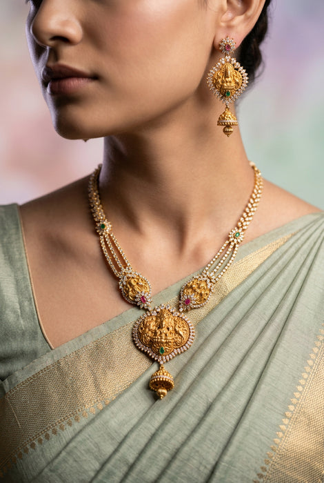 Antique short necklace with earrings S1B143