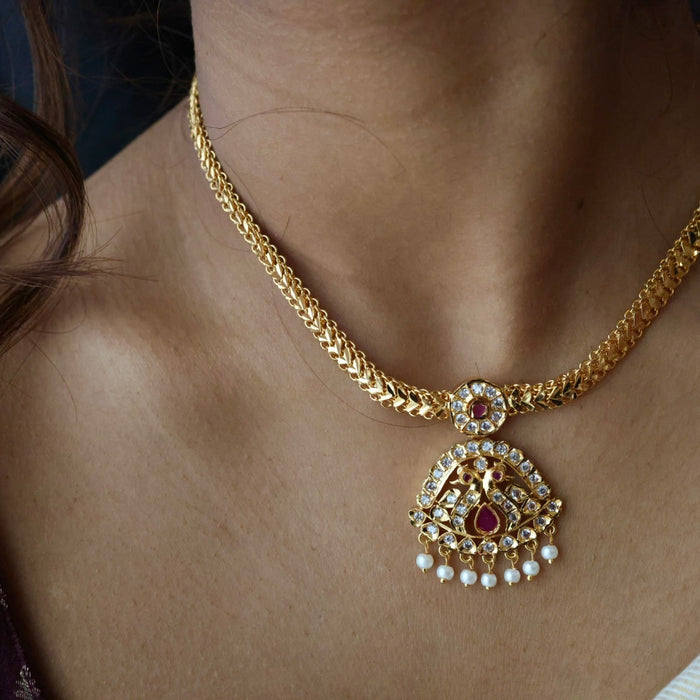 Heritage gold plated ruby white stone short necklace H6999