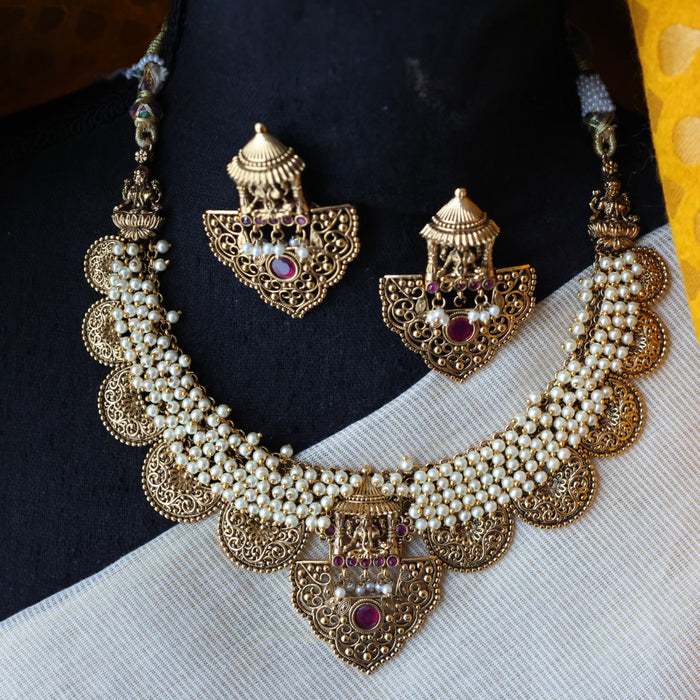 Antique pearl short necklace and earrings  S1B119