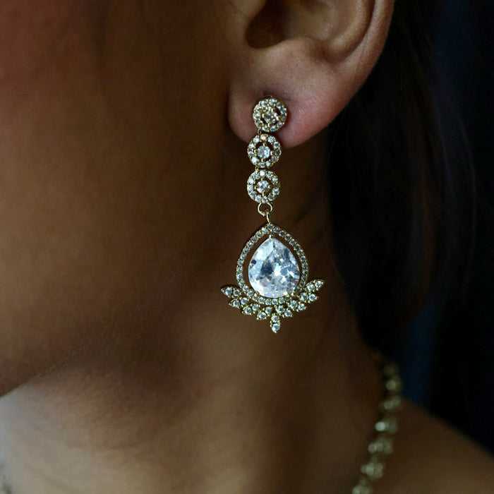 Victorian white stone short necklace with earrings V1057