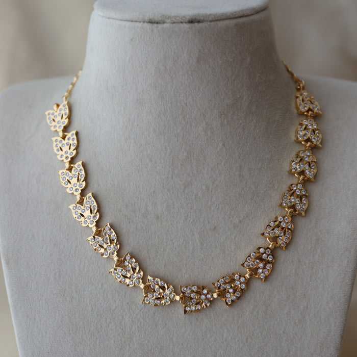 Heritage gold plated ruby white stone short necklace H7923