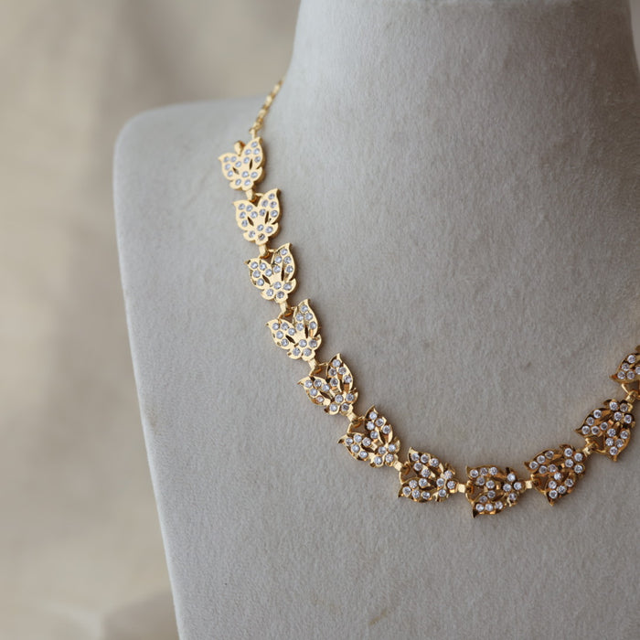 Heritage gold plated ruby white stone short necklace H7923