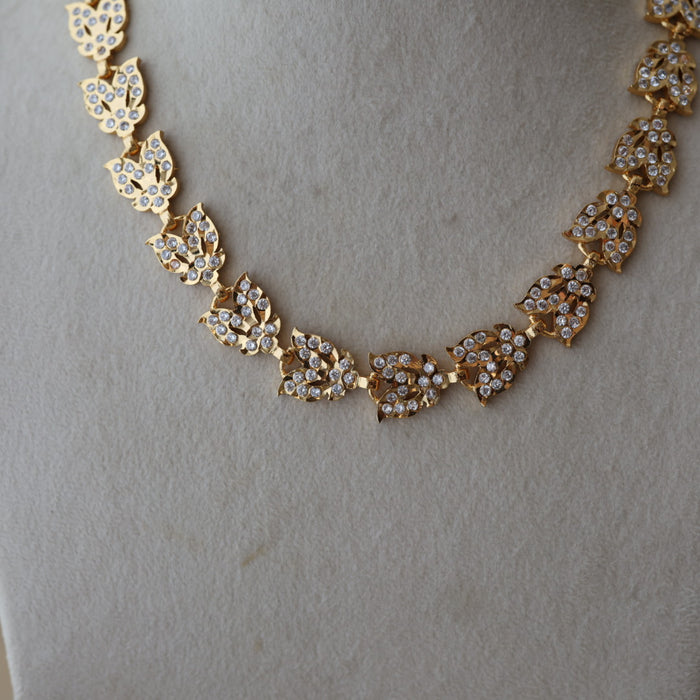 Heritage gold plated ruby white stone short necklace H7923