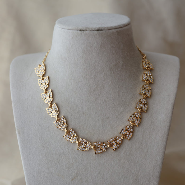 Heritage gold plated ruby white stone short necklace H7923