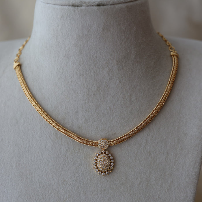 Heritage gold plated white stone short necklace H7381