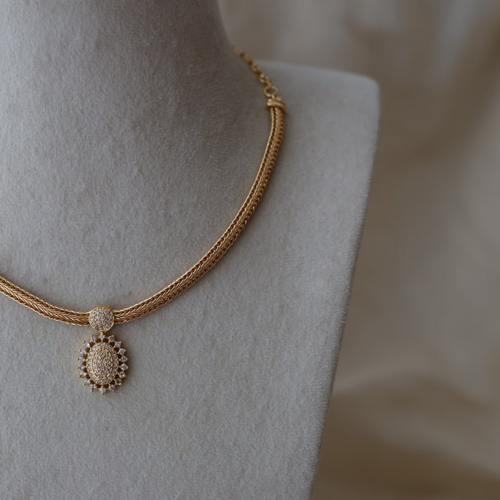 Heritage gold plated white stone short necklace H7381