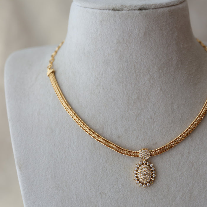 Heritage gold plated white stone short necklace H7381