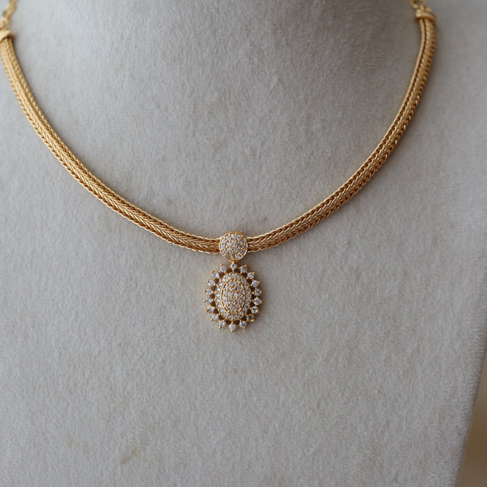 Heritage gold plated white stone short necklace H7381