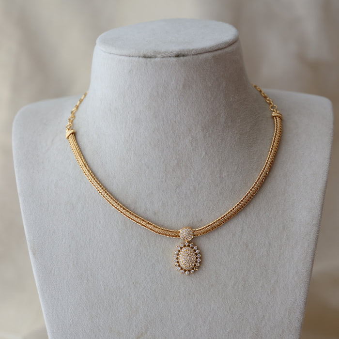 Heritage gold plated white stone short necklace H7381