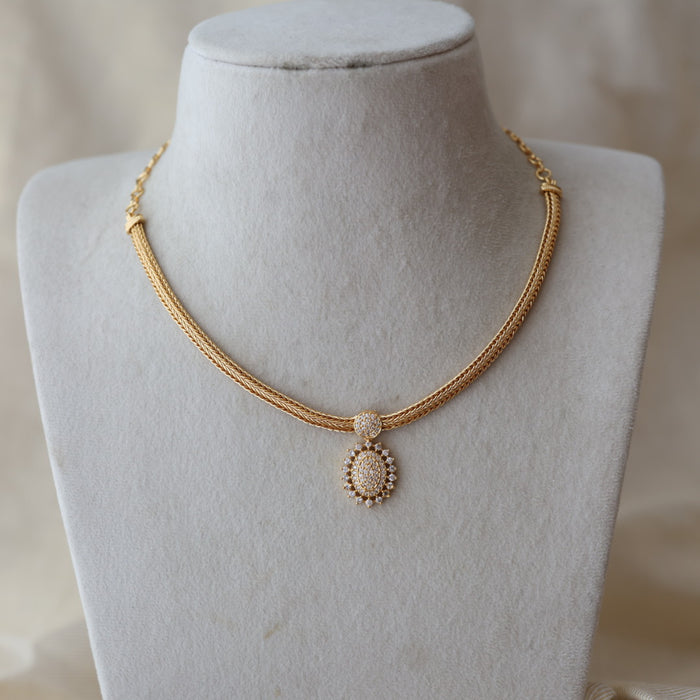 Heritage gold plated white stone short necklace H7381