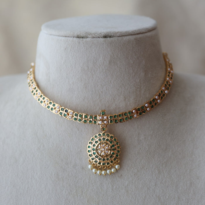 Heritage gold plated green and white stone short necklace H7923
