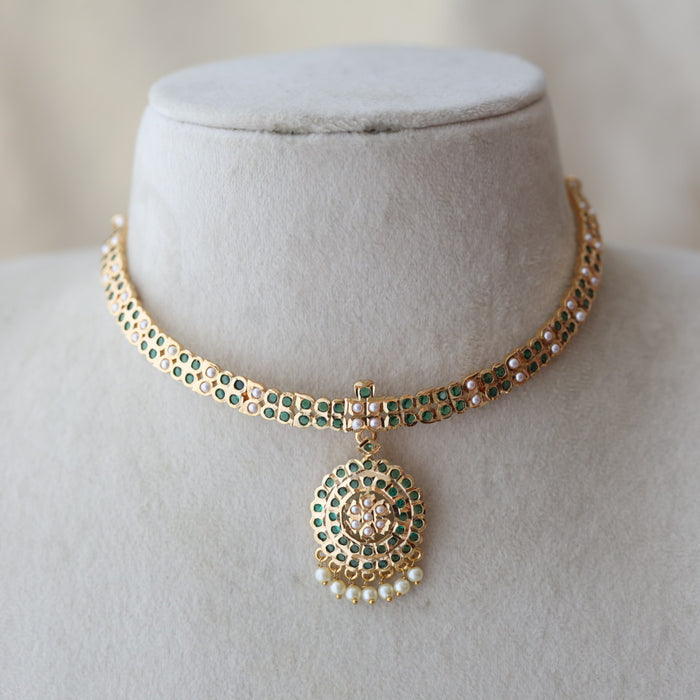 Heritage gold plated green and white stone short necklace H7923