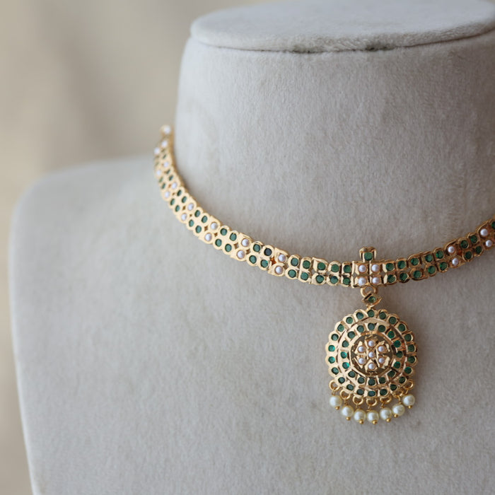 Heritage gold plated green and white stone short necklace H7923